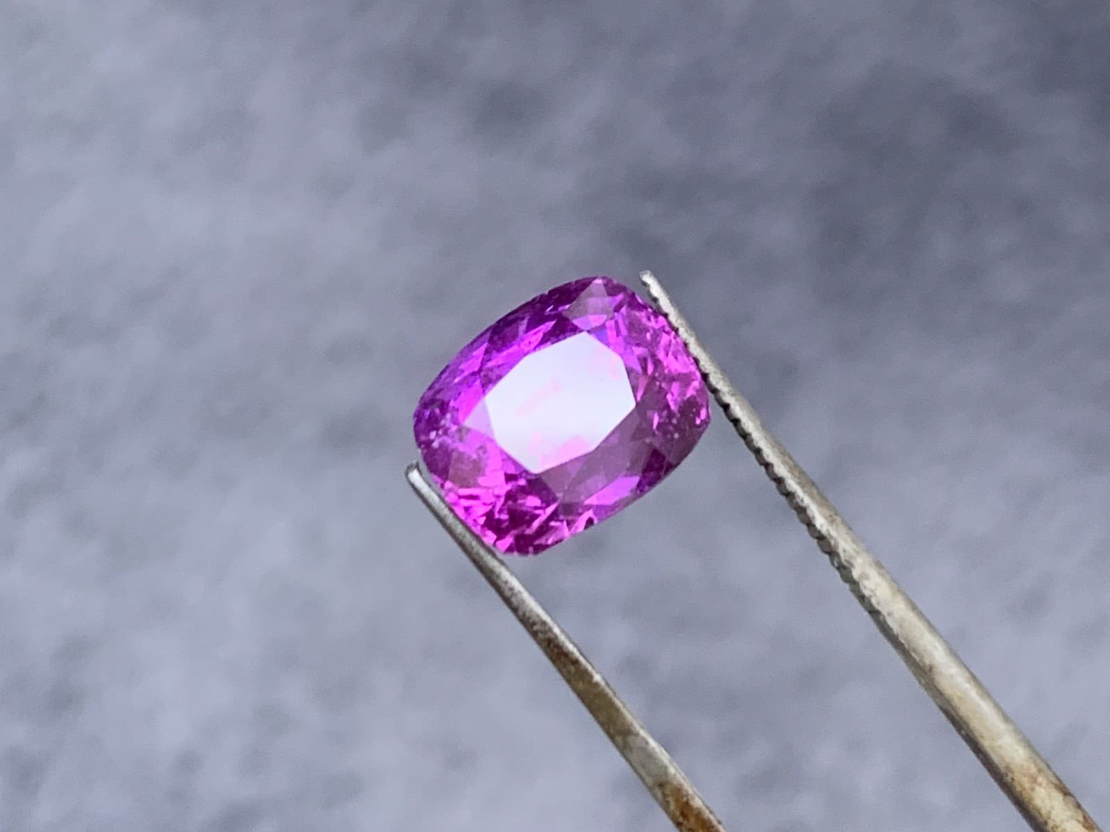 Violet Sapphire 5.15 carat for sale in Beruwala, Sri Lanka