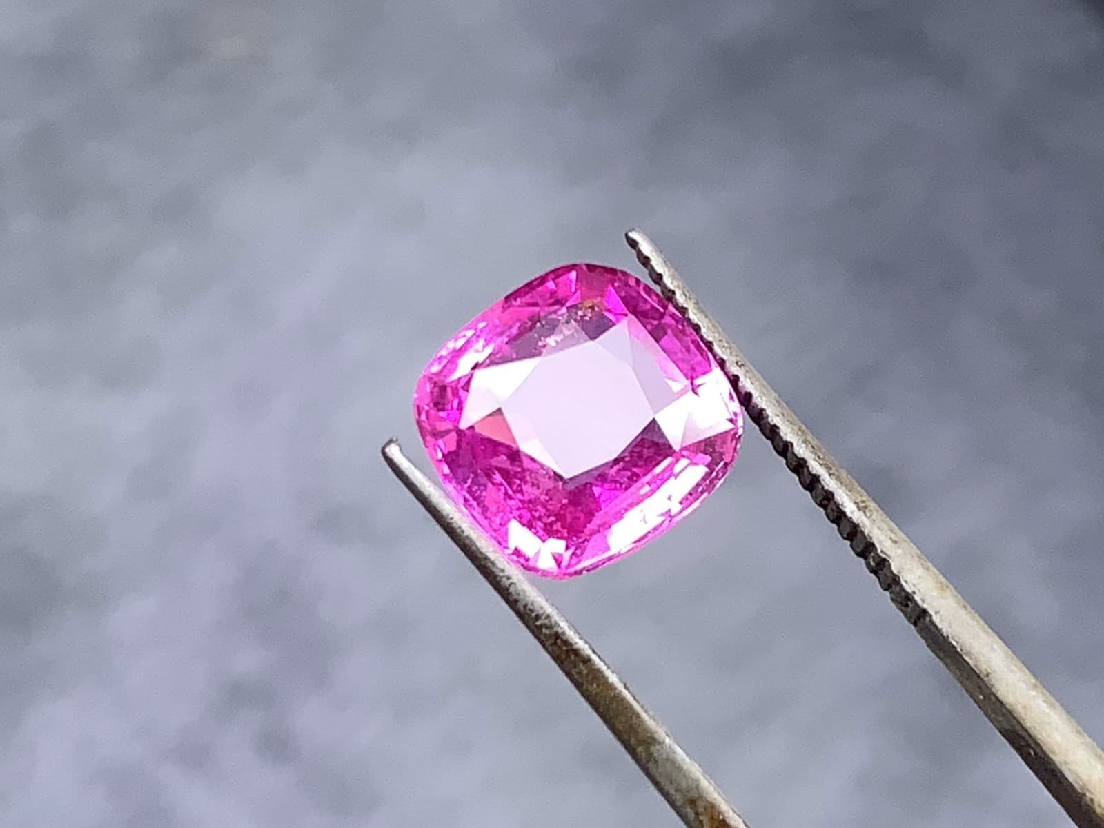 Pink Sapphire 2.65 carat for sale in Beruwala, Sri Lanka