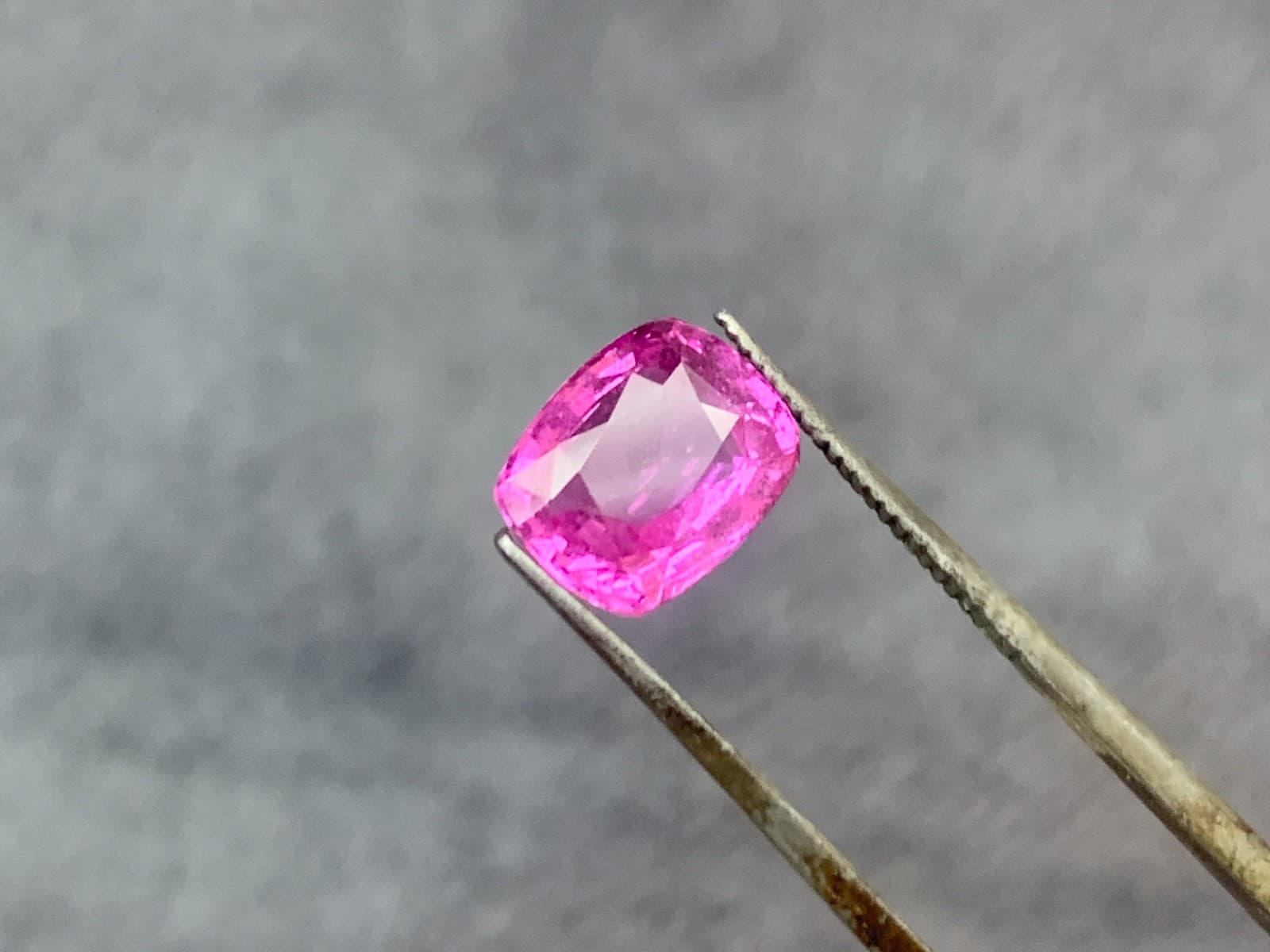 Pink Sapphire 3.05 carat for sale in Beruwala, Sri Lanka